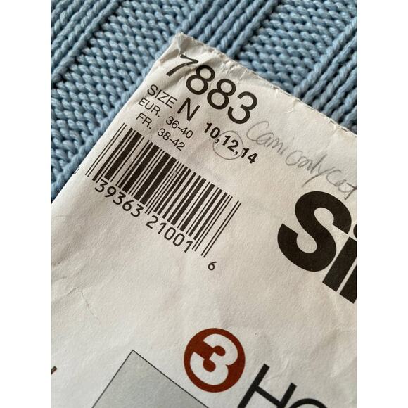 Simplicity sewing pattern  7883 camisole top button down - Picture 2 of 5